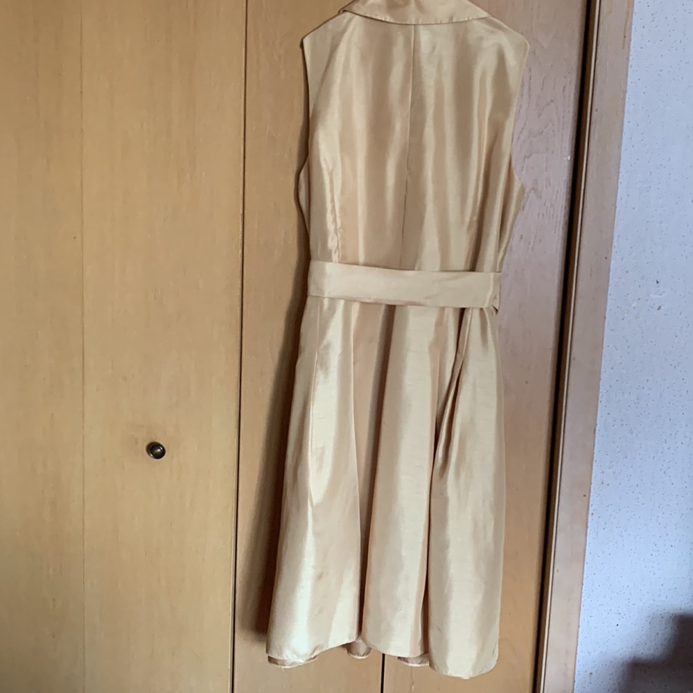 Classic Evan Picone Gold Shirtwaist dress - Picture 8 of 10